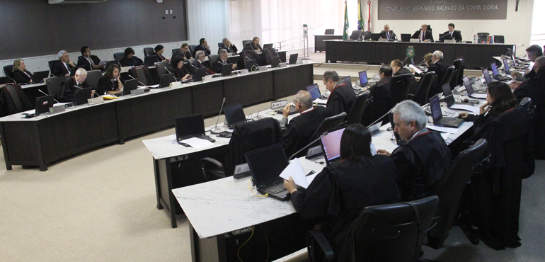 Justiça do Ceará aprova projeto de lei que regulamenta jornada de sete horas para servidores