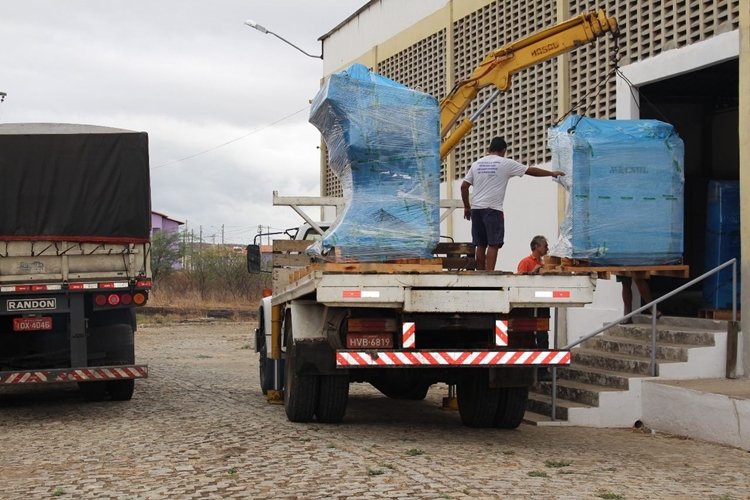 Canindé começa a receber maquinário para construção de nova fábrica de calçados