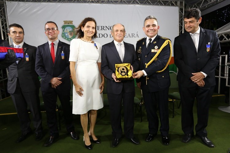 Vice-governadora é condecorada com medalha em cerimônia dos 91 anos da Casa Militar