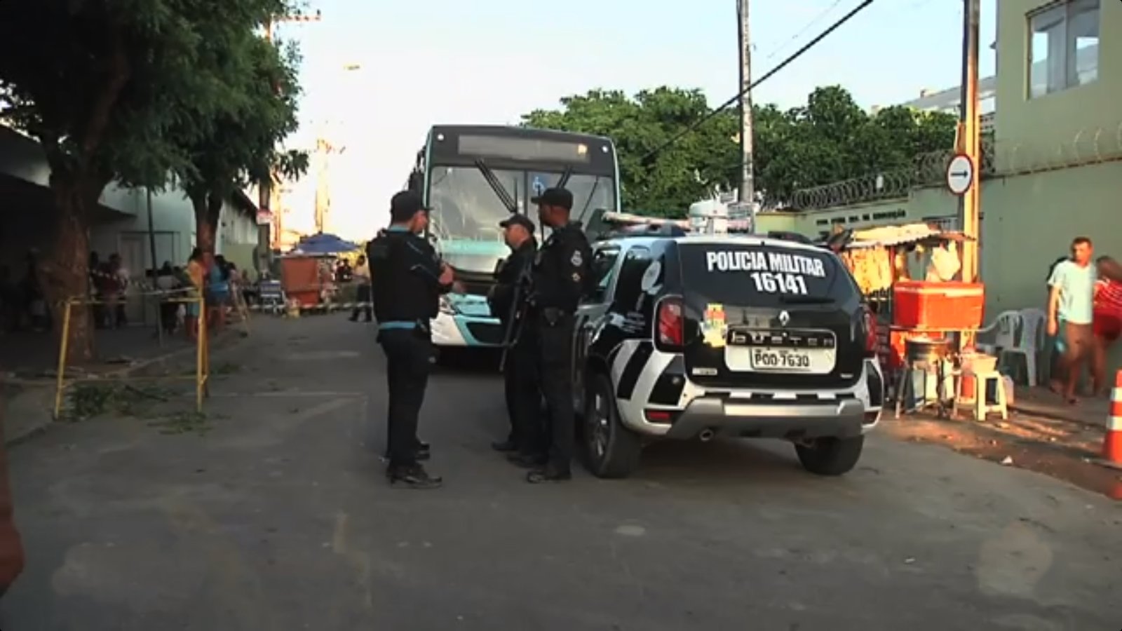 Polícia recolhe faca e cápsulas de arma após dois assassinatos em ônibus de Fortaleza