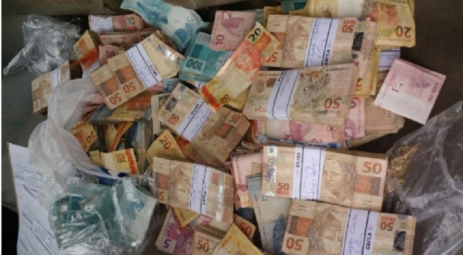 Fortaleza: Grupo é preso em motel com R$ 170 mil após assaltar casa