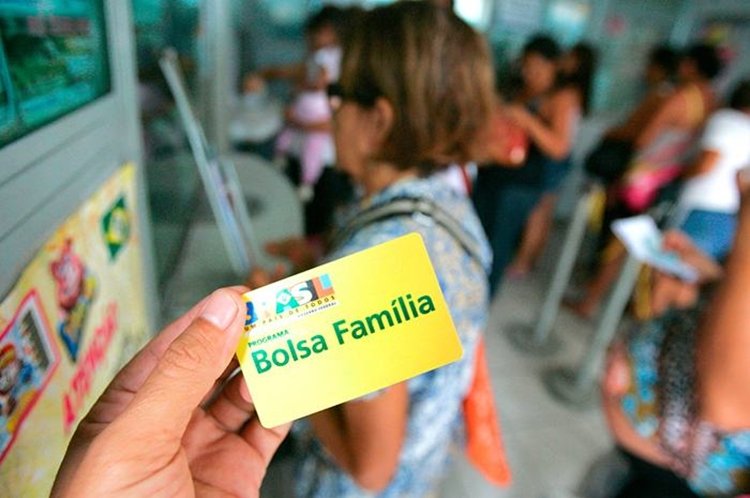 Mais de 345 mil famílias são suspeitas de falsificar declaração de renda ao Bolsa Família, aponta CGU