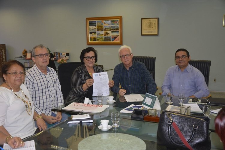 Vice-Reitor da UECE elogia iniciativa e liderança da prefeita de Canindé que torna o município Pólo em Educação a Distância