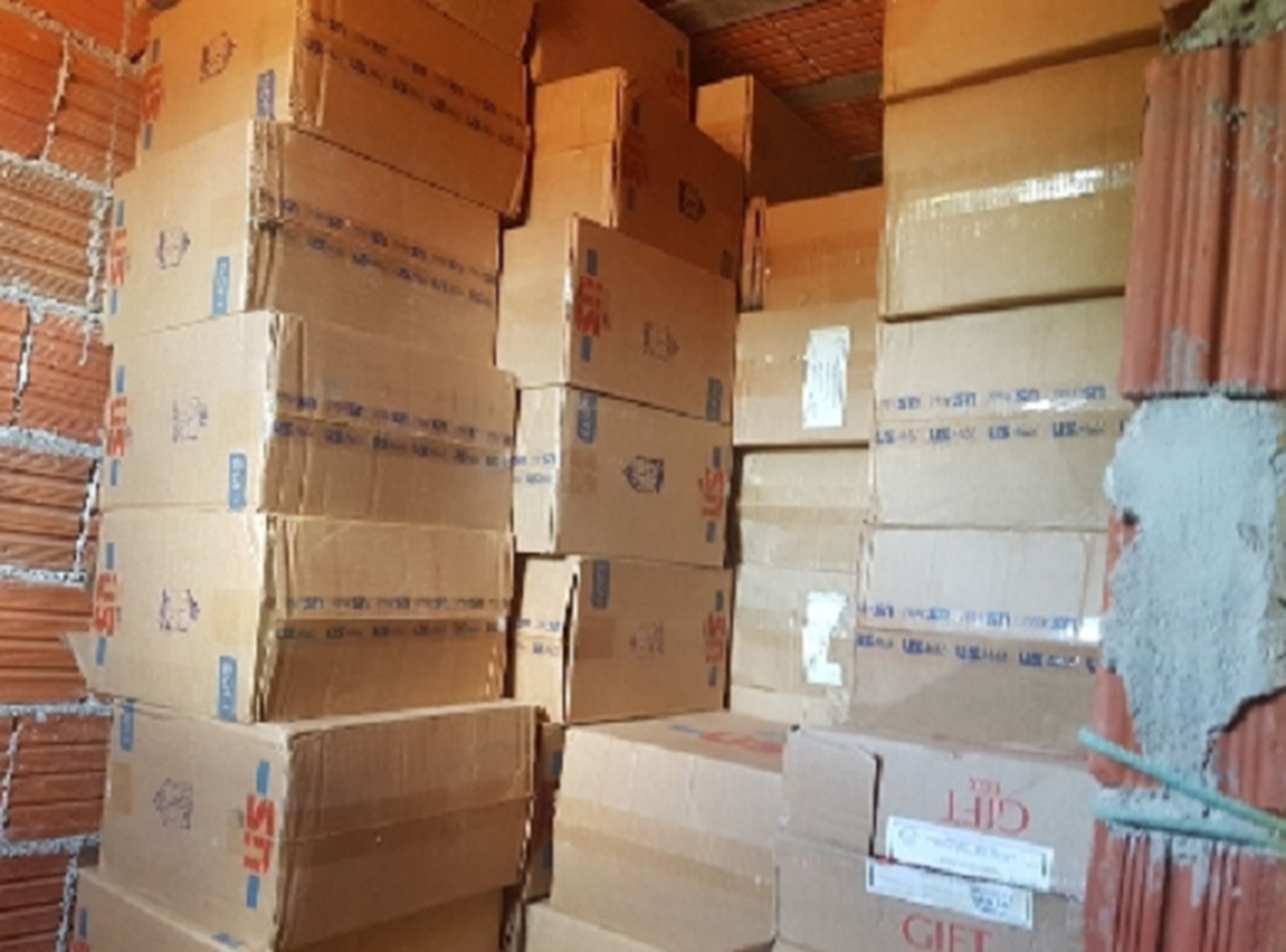 Iguatu: Polícia apreende carga de cigarros contrabandeados do Paraguai e efetua prisão de três pessoas