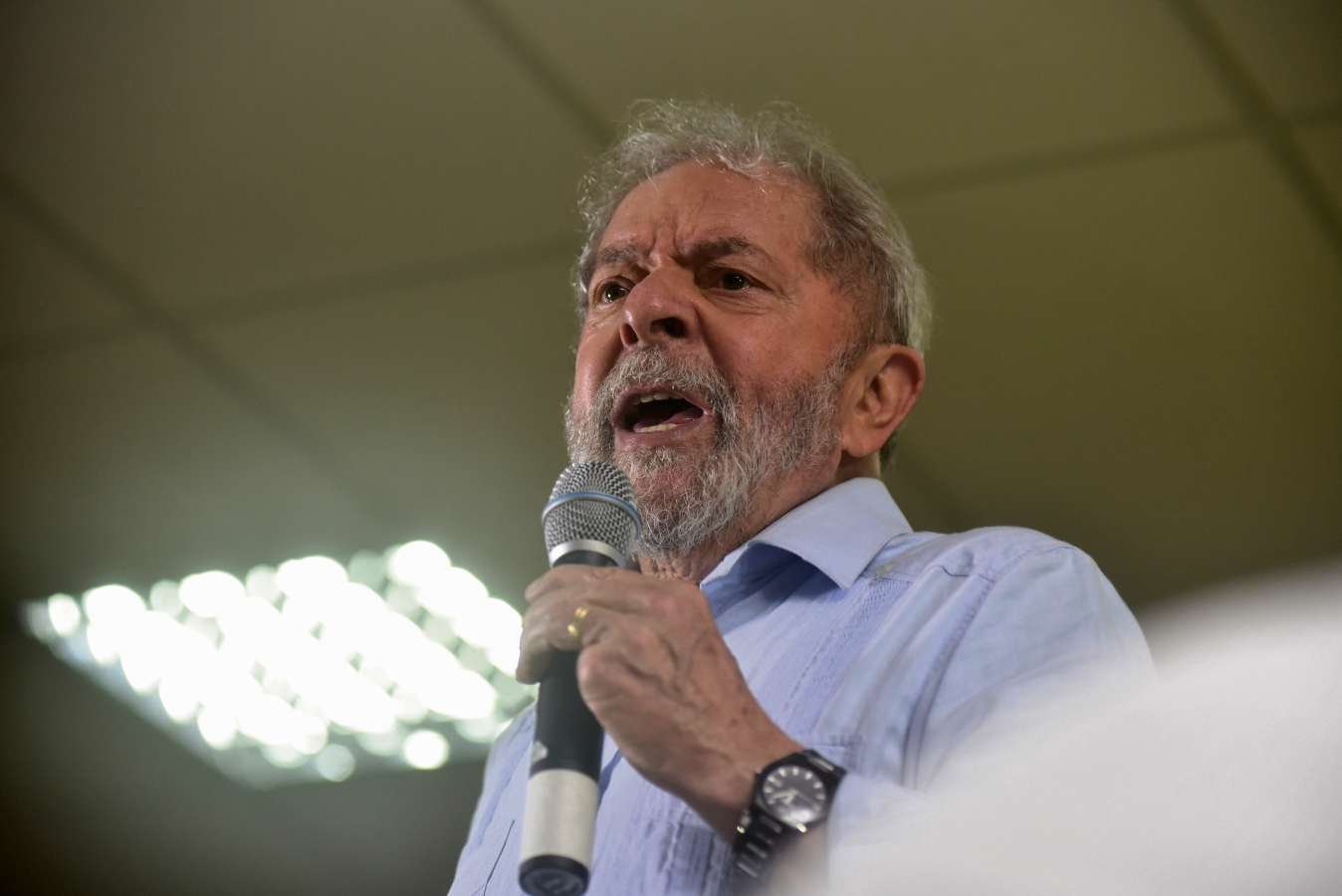 Em discurso, Lula diz que nunca se iludiu com julgamento do TRF4 e que resultado fez ele voltar a desejar se candidatar à Presidência da República