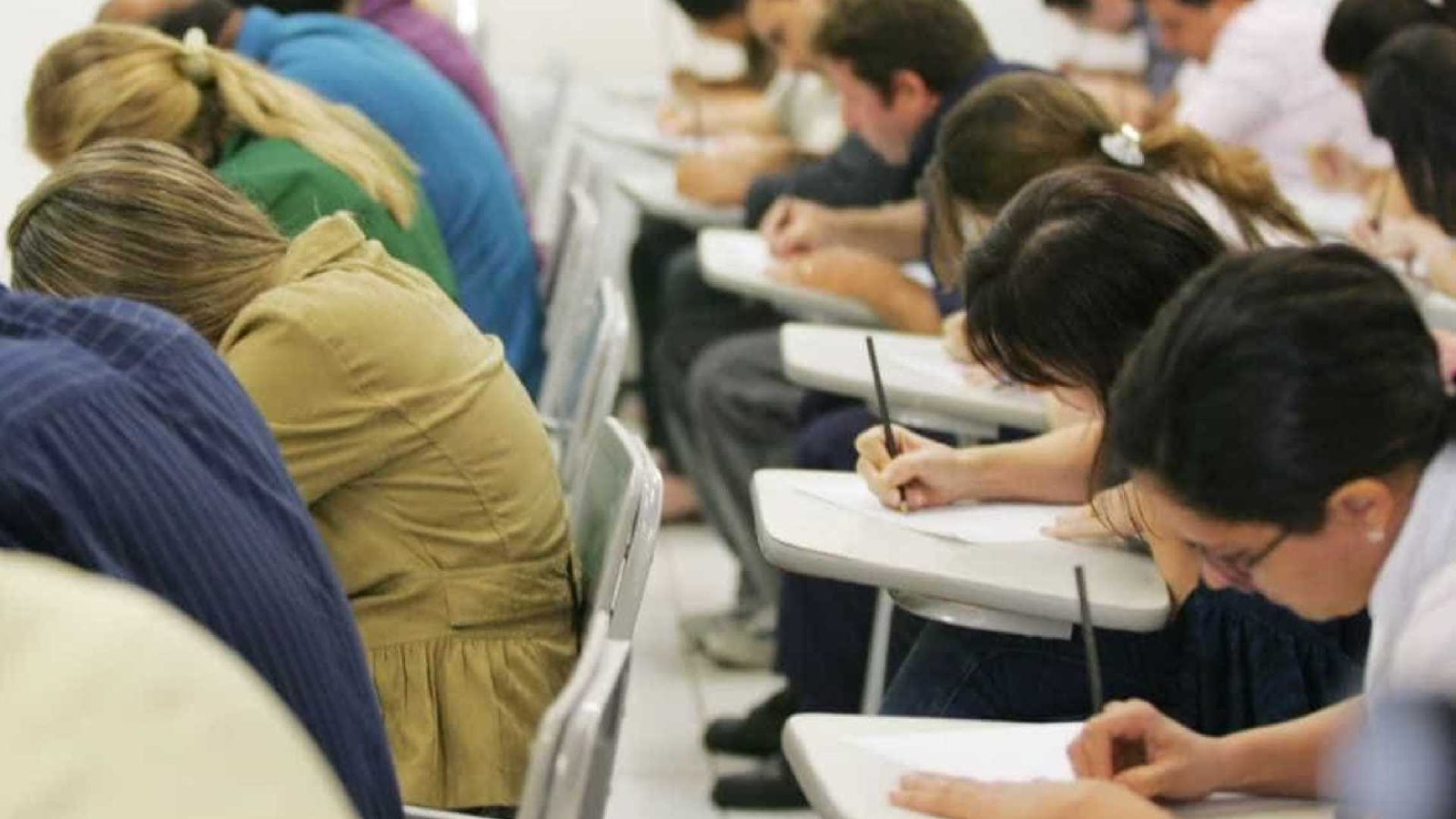 Prefeitura de Camocim divulga edital de concurso público com 220 vagas