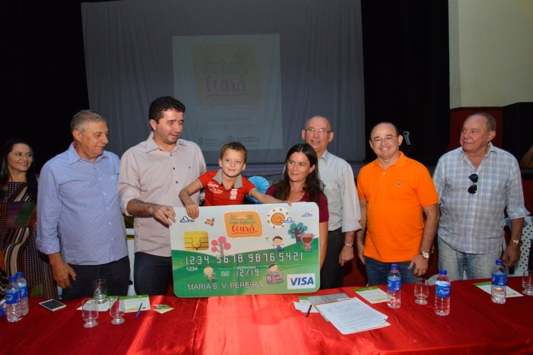 Famílias de Jijoca de Jericoacoara recebem o benefício do Cartão Mais Infância