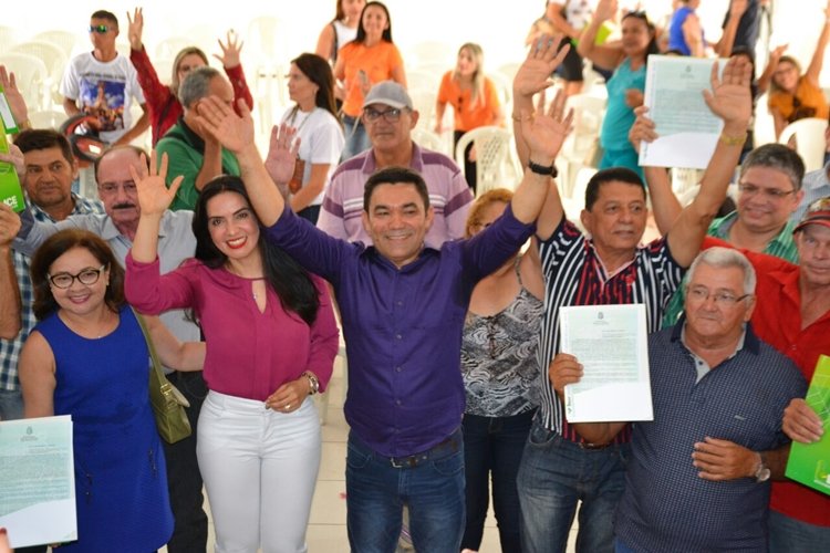 Títulos de terra são entregues a agricultores familiares de Crateús