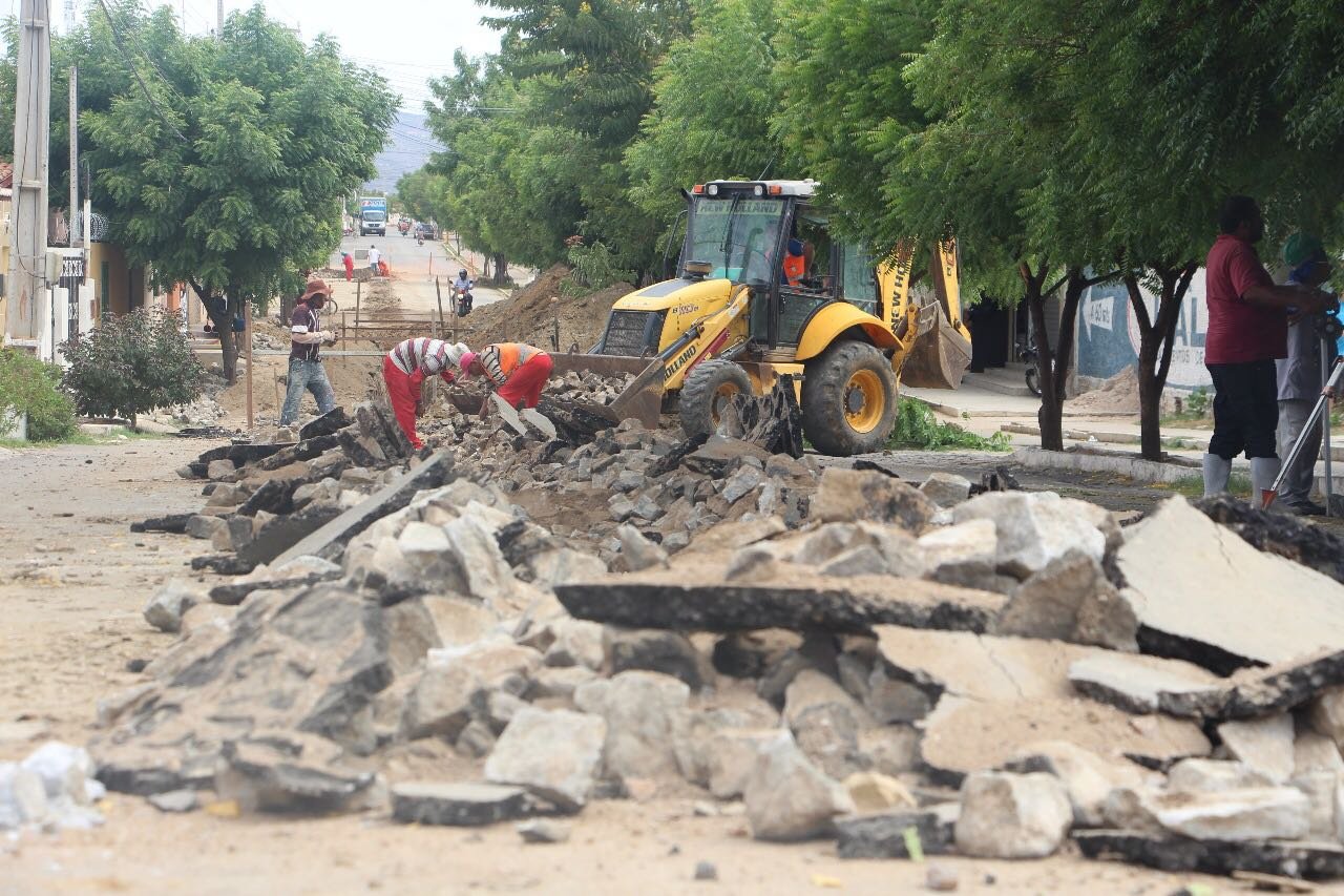 Mais uma avenida destruída no município de Quixeramobim