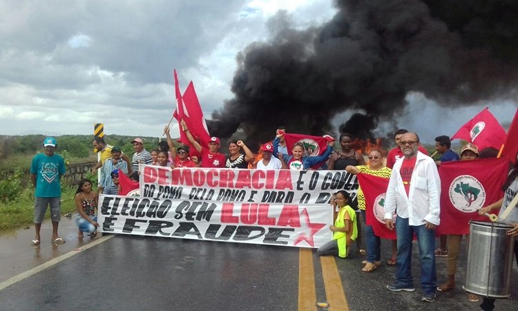 MST Ceará realiza bloqueios de rodovias em todo Estado
