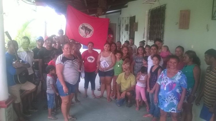 Famílias ligadas ao MST ocupam Prefeitura de Ibaretama