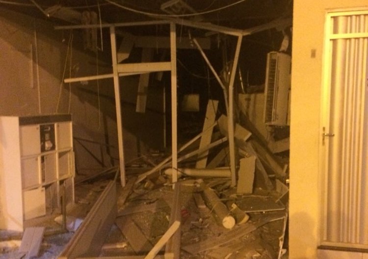 Solonópole: Criminosos explodem agência bancária, mas fogem sem levar dinheiro