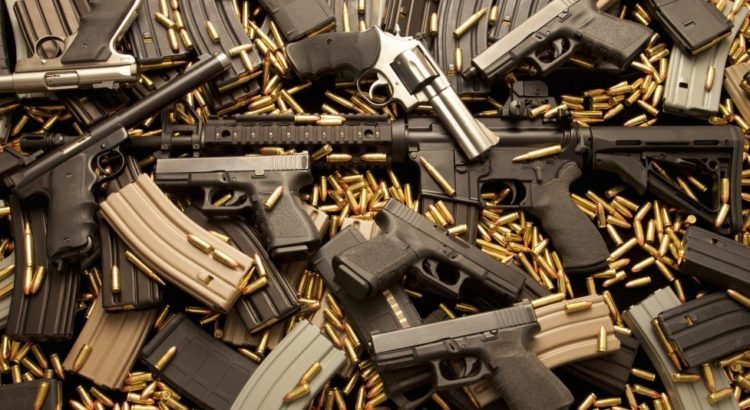 Agentes apreendem armas em cadeia de Itapajé; Governador se reúne com Michel Temer