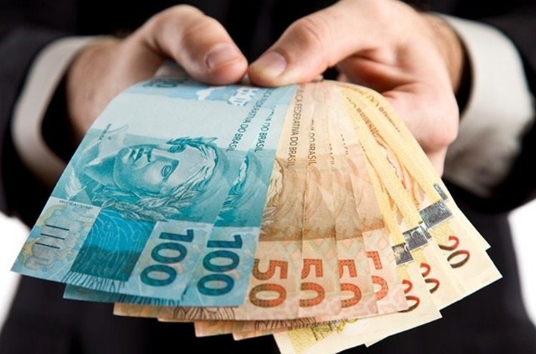 Meta dos brasileiros para 2018 é juntar dinheiro, aponta pesquisa do SPC Brasil