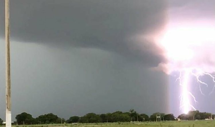 Temporal com granizo, ventania e relâmpagos é registrado em Iguatu