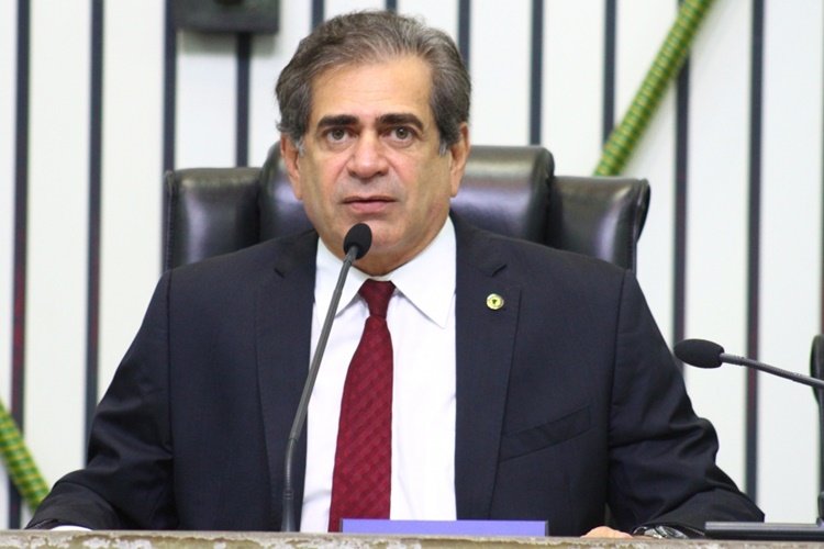Zezinho Albuquerque anuncia votação na terça para apreciar projetos do TJ e do Executivo
