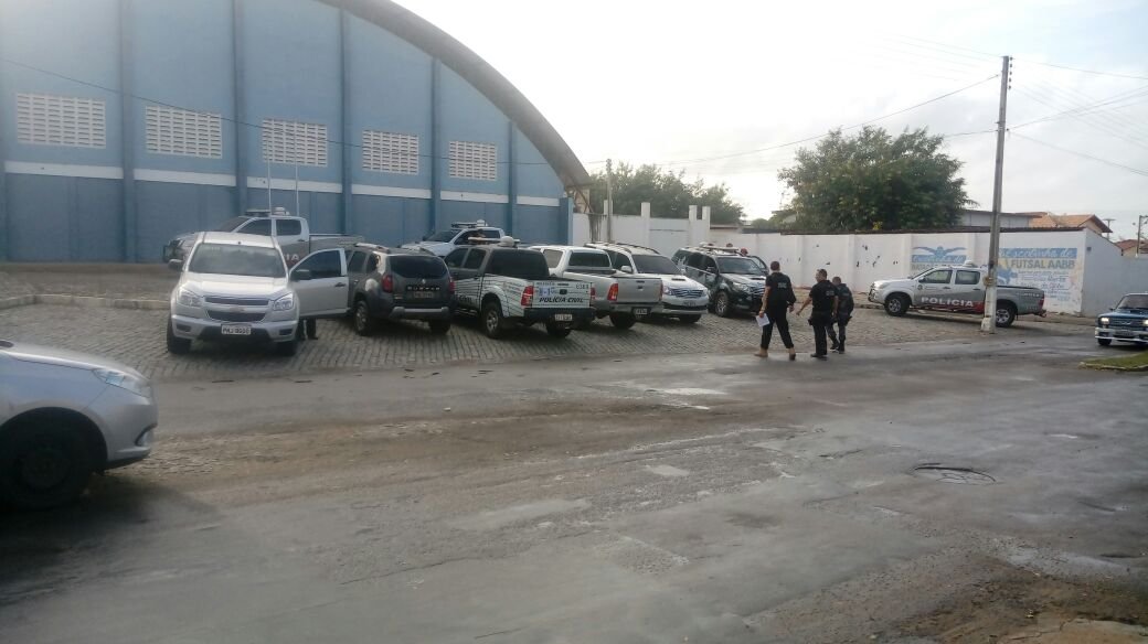 Operações policiais prendem 20 suspeitos de tráfico e homicídio em Quixeramobim e Coreaú