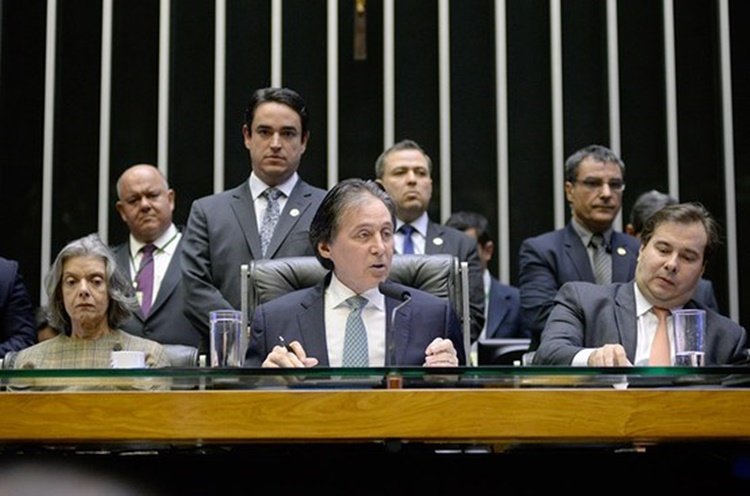 Eunício Oliveira cobra a criação de sistema unificado de segurança pública