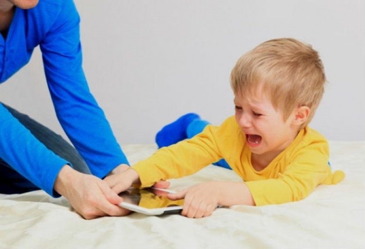 Criança mimada é falta de educação. E a culpa é dos pais!