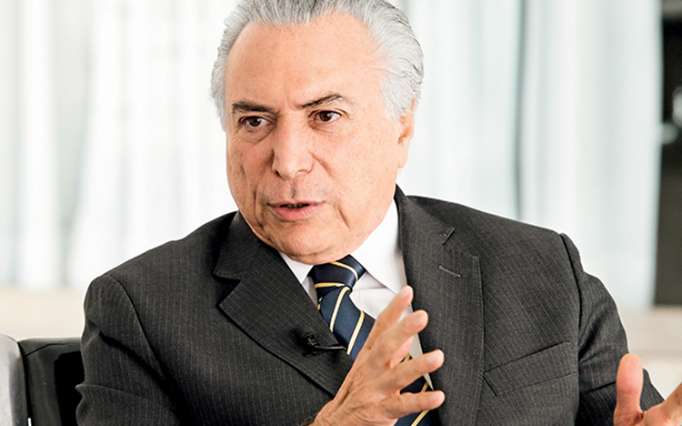 Michel Temer afirma que governo vai trabalhar para que reduções da gasolina cheguem às bombas
