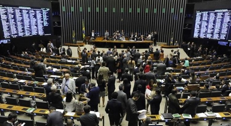 Termina sexta-feira, 6, prazo para janela de troca partidária