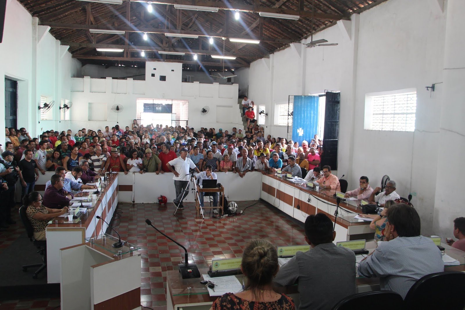 Pelo placar de 8 x 6, pedido de impeachment contra Clébio Pavone é arquivado