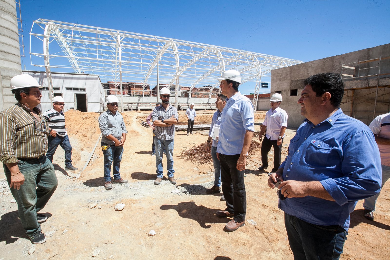 76 escolas estão em construção no Ceará e governador visita obras de três unidades em Fortaleza
