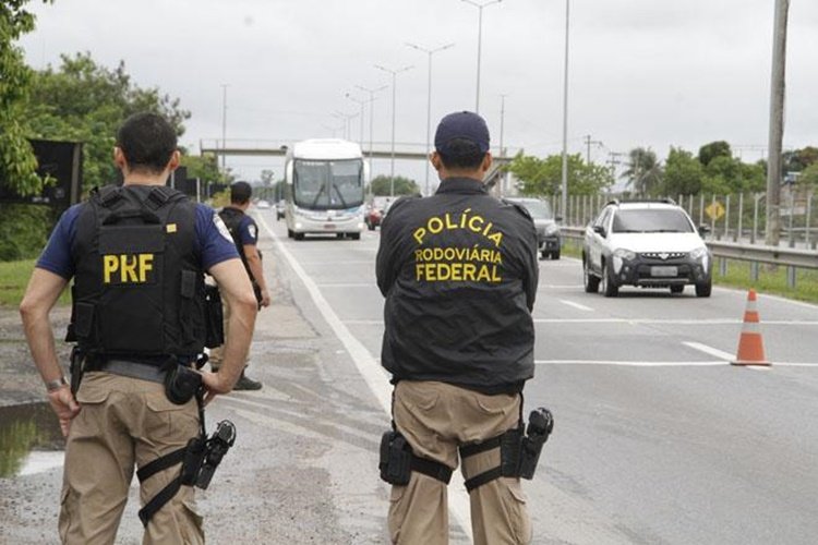 Mulher avisa sobre realização de blitz em Facebook e é presa pela Polícia Civil