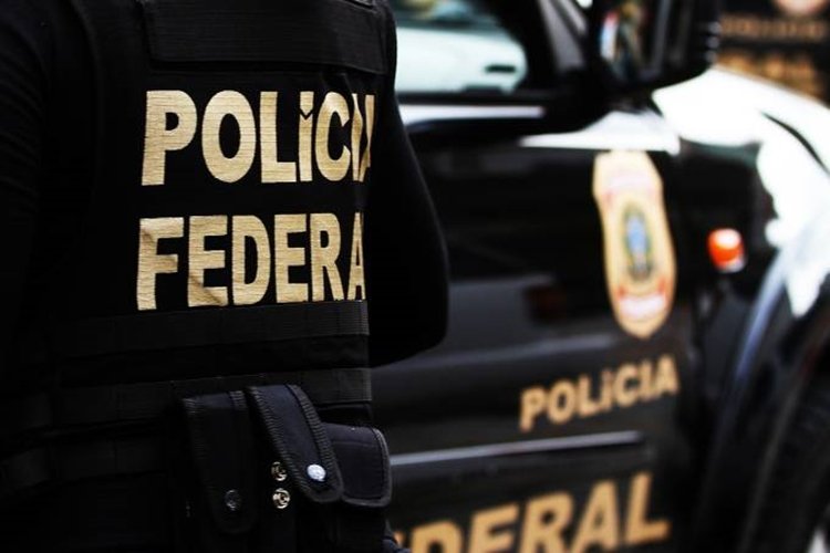 Nacional: Policiais federais cumprem 45 mandados de prisão contra doleiros