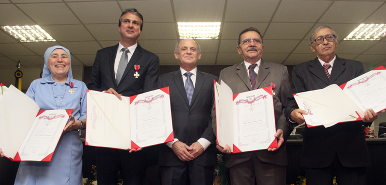 Quatro personalidades são homenageadas com a Medalha Clóvis Beviláqua