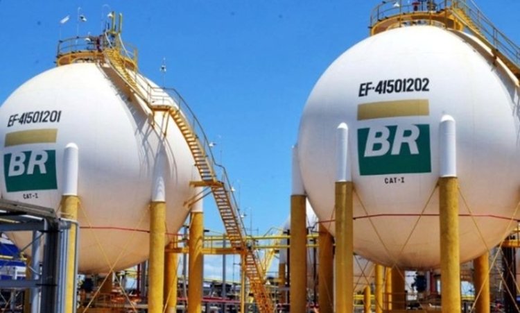 Preço da gasolina irá subir 0,74% nas refinarias a partir de amanhã, 30