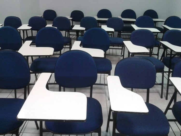 Faculdades do Sertão Central cancelam aulas devido greve dos caminhoneiros