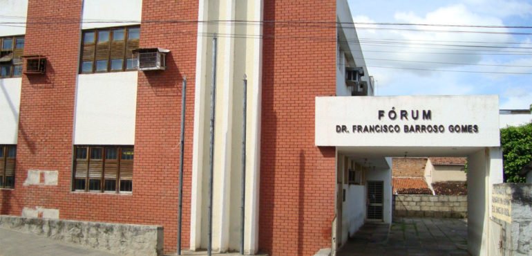 Fórum de Senador Pompeu funciona em condições precárias, com baixo número de servidores concursados e sem Oficial de Justiça fixo