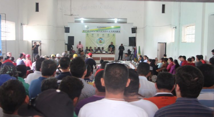 Acompanhe ao vivo a sessão de votação que aceitará ou não o documento com pedido de impeachment do prefeito Clébio Pavone