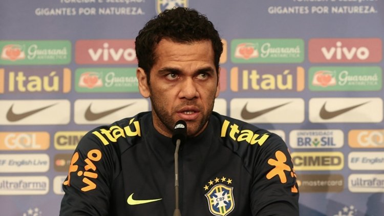 daniel-alves-i-brasil-alemanha-i-26-03-18_oa8rdhzz47i41hf878hbi4ncb