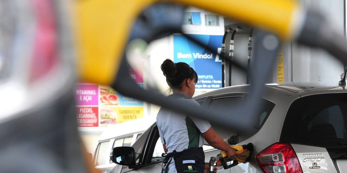 Preço da gasolina nas refinarias é novamente aumentado pela Petrobras