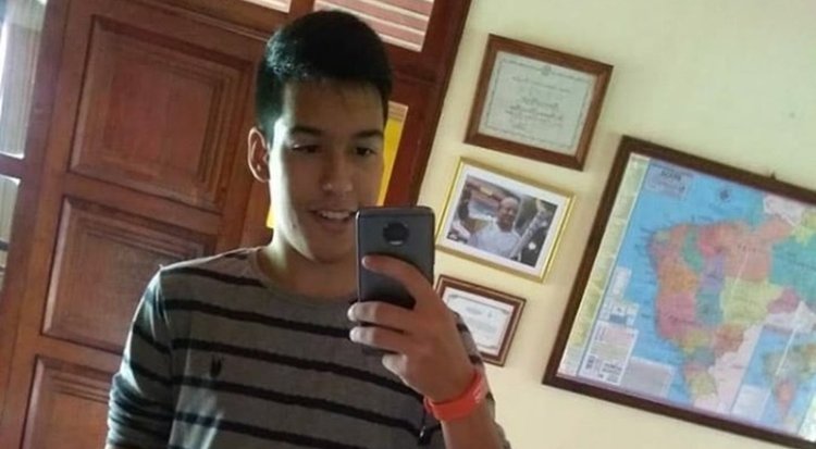 Adolescente morre dentro de escola após sofrer descarga elétrica de celular que estava carregando em computador