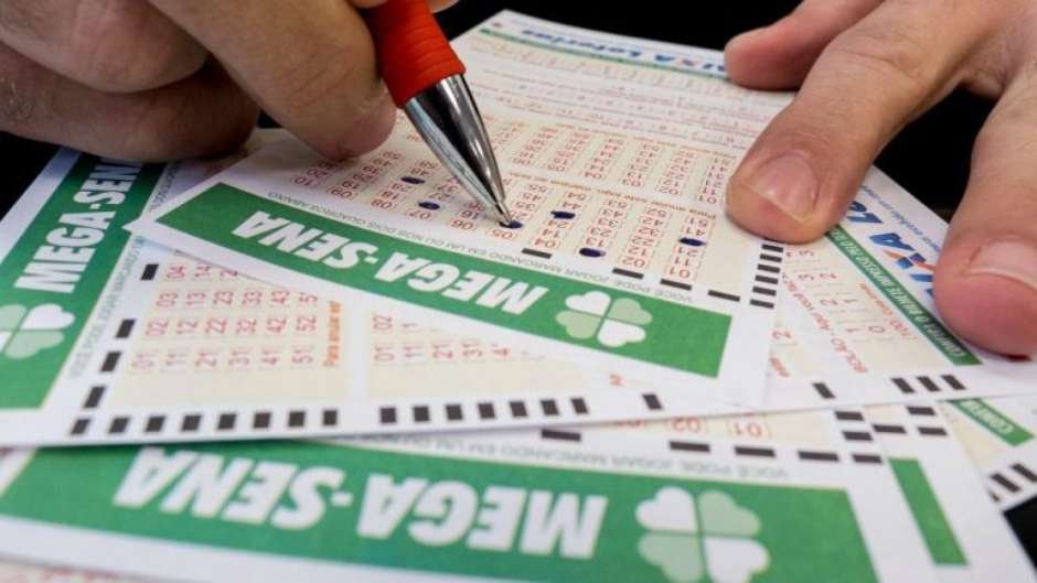 Ninguém acerta as seis dezenas e Mega-Sena acumula em R$ 35 milhões