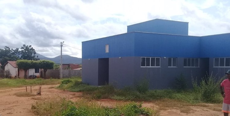 Moradores do Planalto Sabonete ainda aguardam conclusão de Posto de Saúde; “Até agora quem está usando é o mato”, diz morador