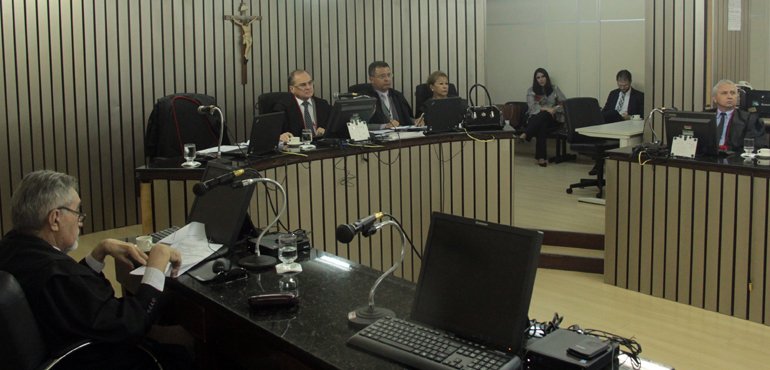 TJCE mantém prefeito de Saboeiro afastado do cargo