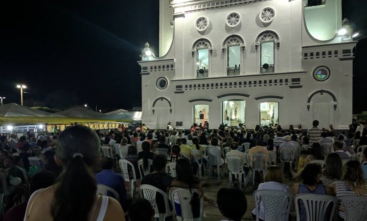 Abertura da festa de Santo Antônio em Quixeramobim reúne inúmeros devotos na Igreja Matriz