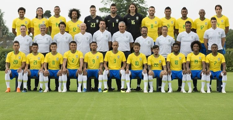 CBF divulga foto oficial da seleção com lesionados Fred e Renato Augusto
