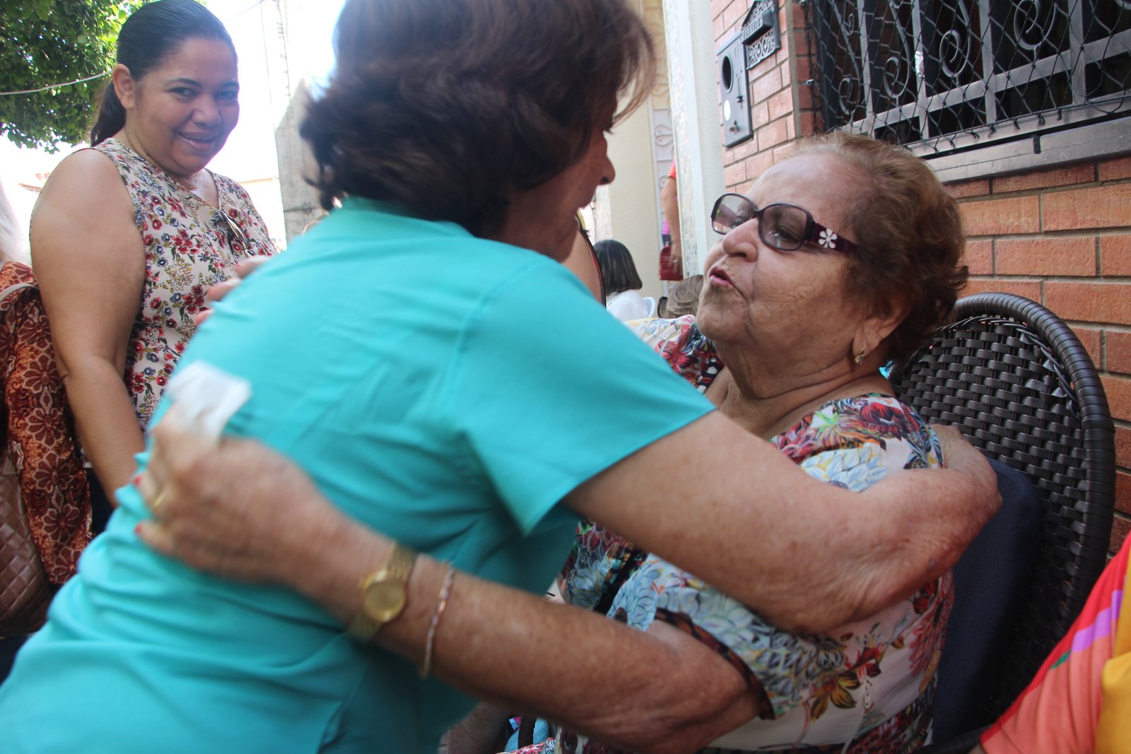 Abraços, reencontros, música e alegria marcam VIII Café do Alfredo