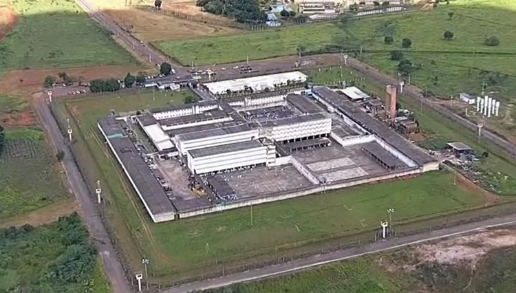 Polícia realiza operação e apreende pendrives e anotações em cela de Geddel e Luiz Estevão na Papuda