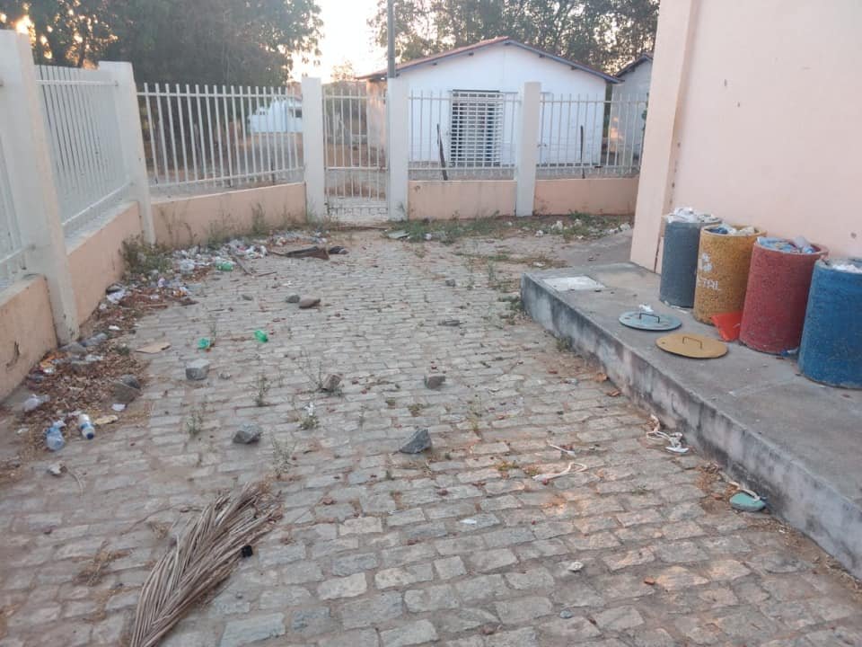 Quixeramobinense relata situação de abandono do Ginásio José Arthur Costa em Quixeramobim