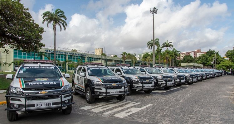 GOVERNADOR CAMILO SANTANA ENTREGA VIATURAS PARA A POLICIA MILITAR EM FORTALEZA