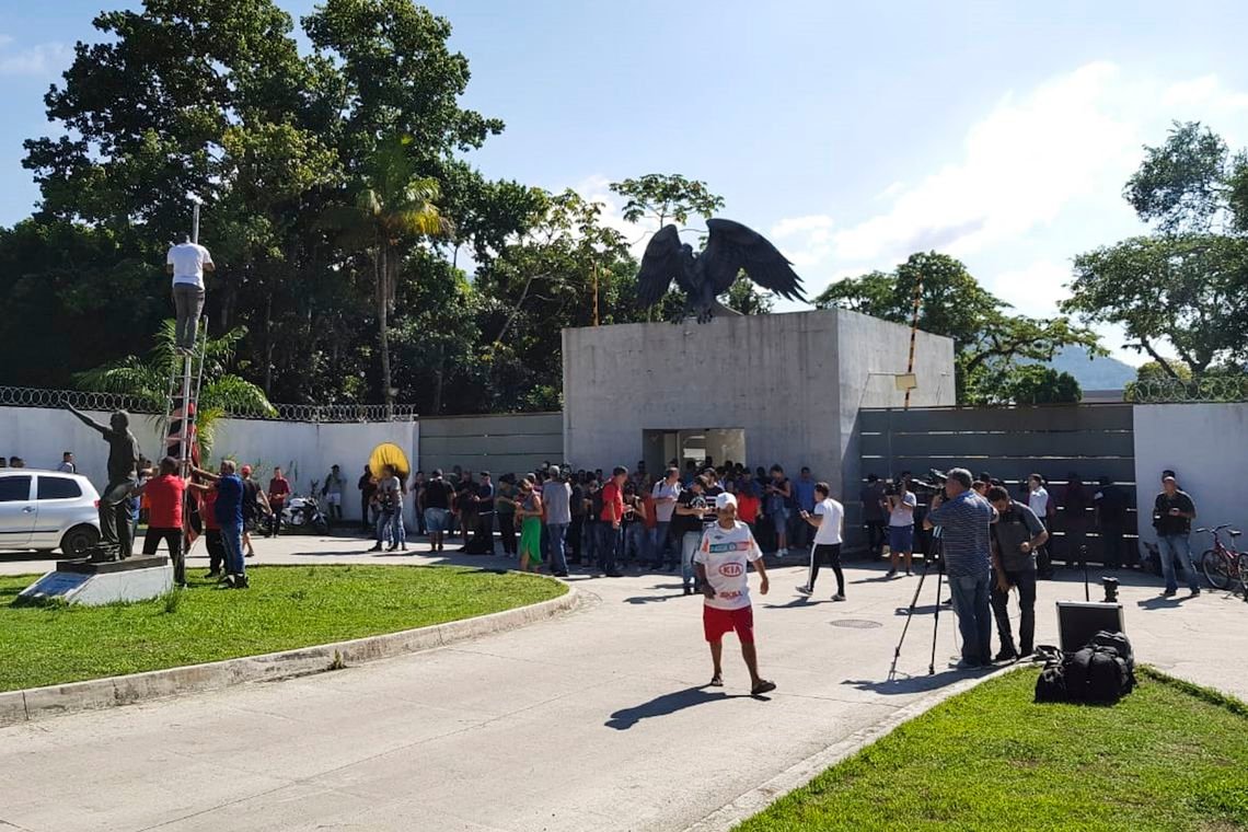 Incêndio no centro de treinamento do Flamengo deixa dez mortos