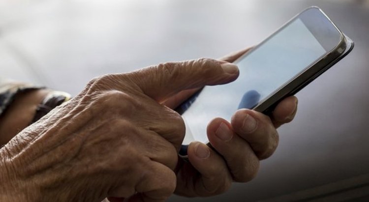 01-idoso-cel-5d4173481dc73