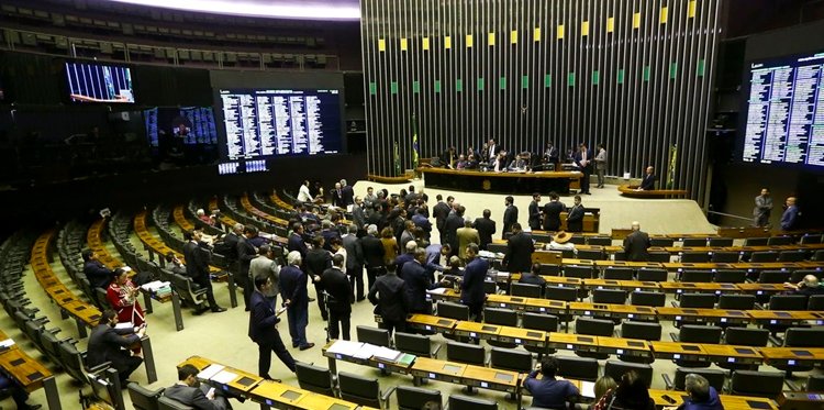 Câmara retoma votação de destaques da reforma da Previdência.