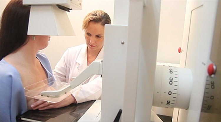 Projeto obriga rede do SUS a oferecer exame de mamografia no período noturno